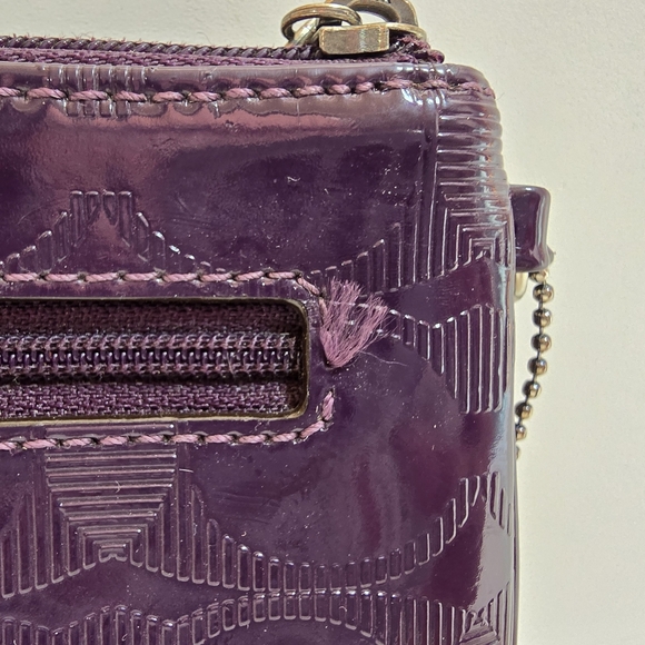 Purple Coach purple plum mini bag wristlet patent leather embossed - Picture 8 of 14